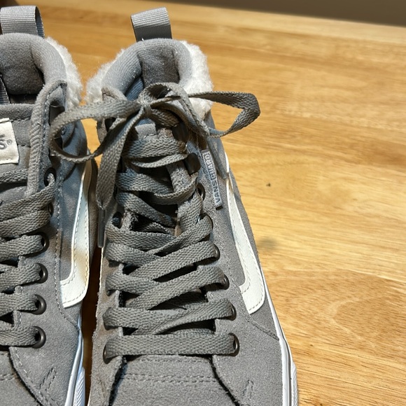 Like New Women Vans Filmore Vansguard high-top shoe - Picture 3 of 8